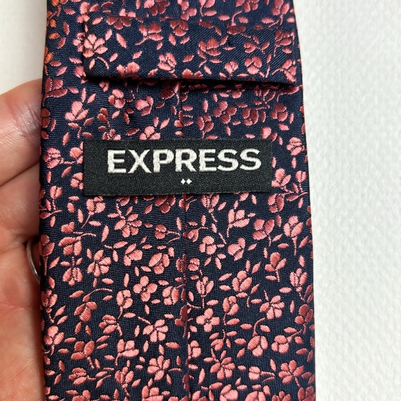 Express tie - Picture 3 of 4